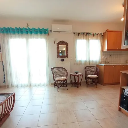 Διαμέρισμα F In *